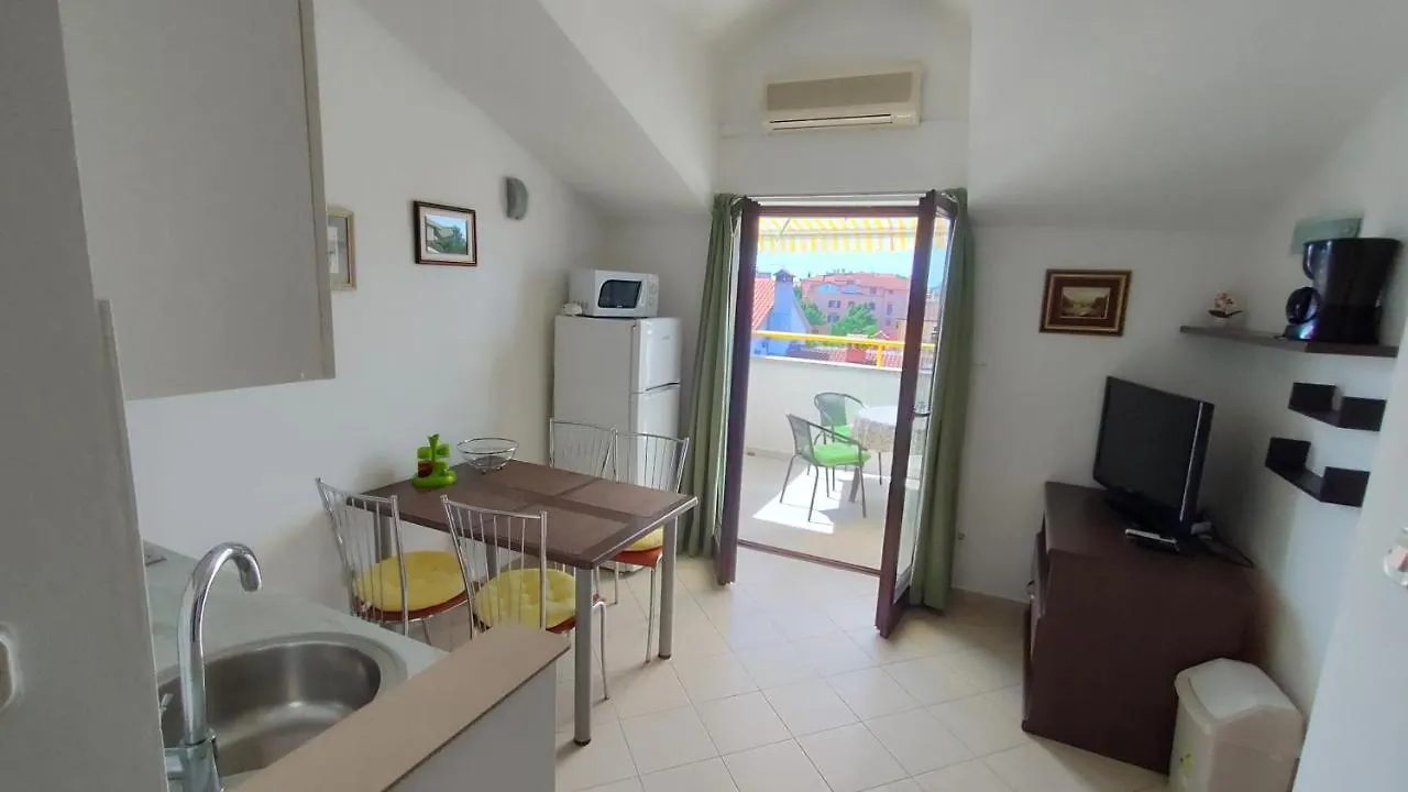 Apartments And Rooms Irena Rovinj Guest house