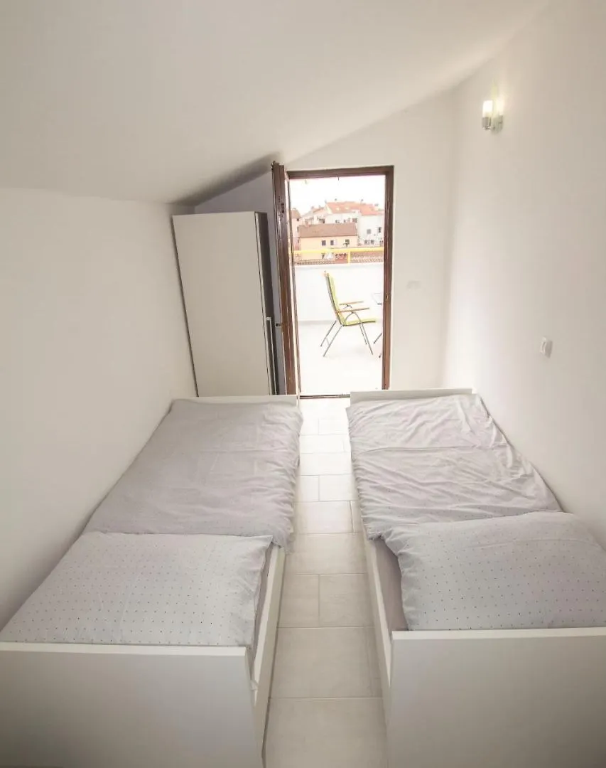 Apartments And Rooms Irena Rovinj 3*,